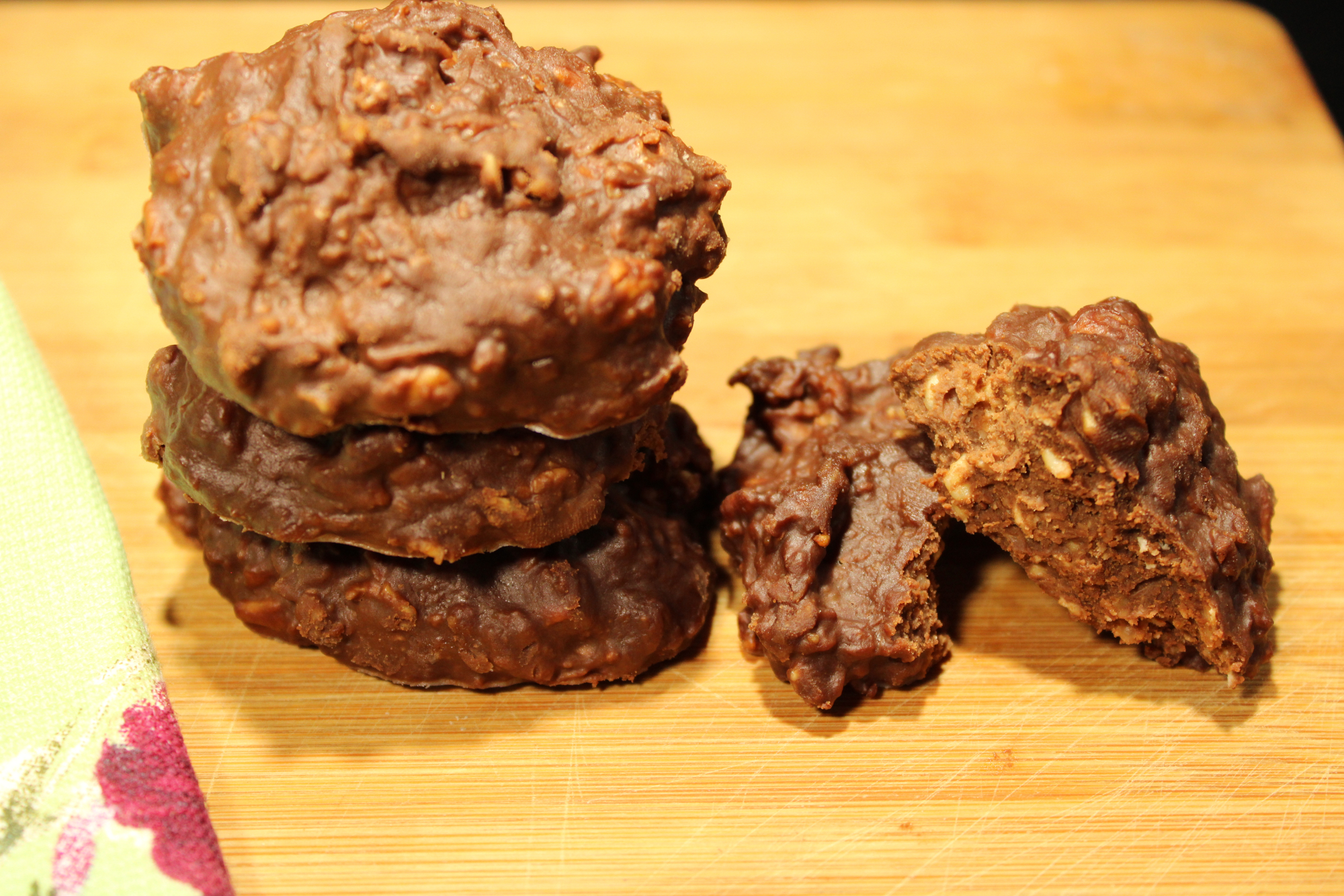 Healthy No-Bake Oatmeal Cookies