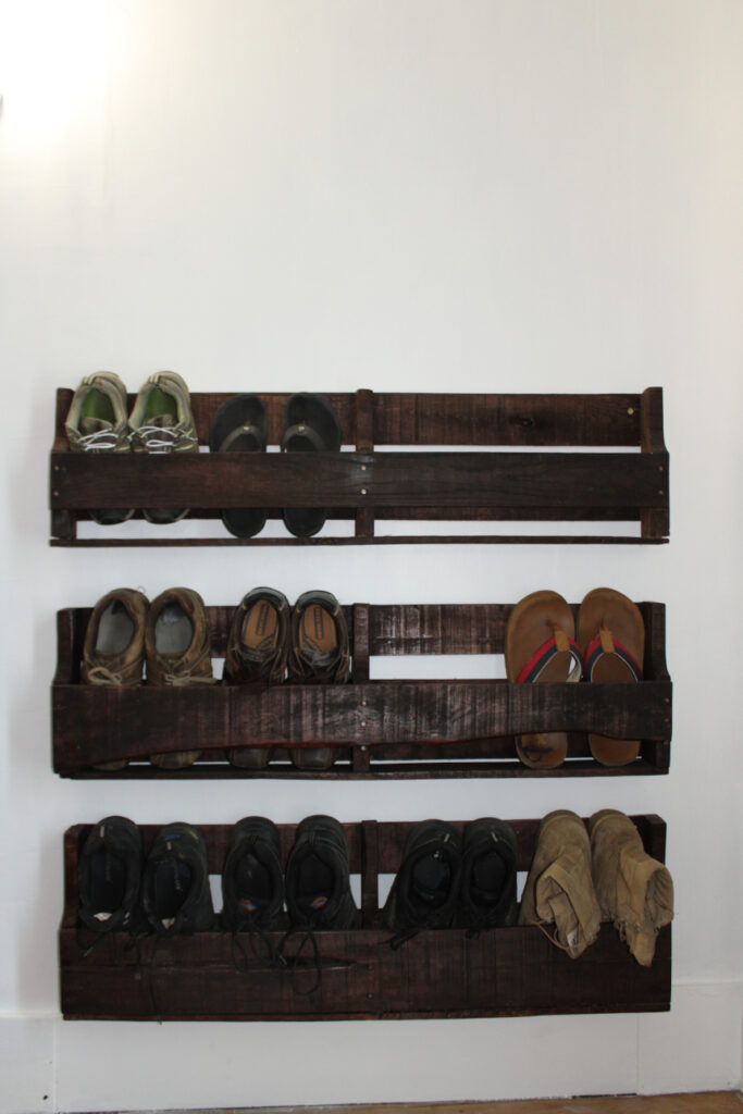 simple pallet shoe rack
