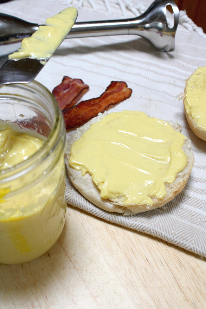 bacon mayonnaise spread on bread